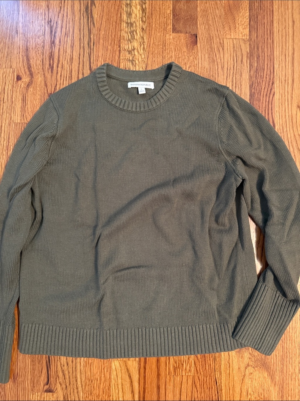 Banana Republic women’s Olive Crewneck Sweater